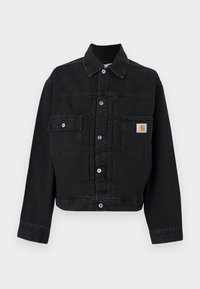 Μαύρο τζιν μπουφάν με κουμπιά, με δύο μπροστινές τσέπες με καπάκια, η μία με μπαλώμα λογότυπου Carhartt, και κλασικό γιακά.