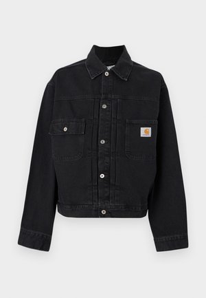 Melnas pogājamās džinsa jaka ar divām priekšējām atloka kabatām, no kurām vienā ir Carhartt logotipa uzlīme, un klasisku apkakli.