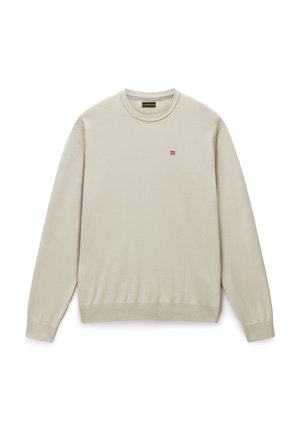 Suéter crewneck de color beige claro con mangas largas y pequeño logo de bandera roja y blanca en el lado izquierdo del pecho.