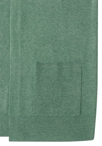 Zelený pletený cardigan s žebrovanou kapsou a lemem. Hladká textura, střední tloušťka, s jemným melírovaným vzorem po celém povrchu.