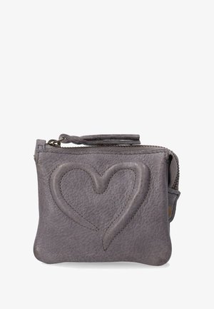 Grå læder møntpung med et tekstureret hjerte design. Har en lynlås lukning og et lille håndtag til nem transport.