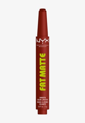 NYX Professional Makeup Fat Matte læbestift i mørkerød nuance med spids tip og vægt på 2g.