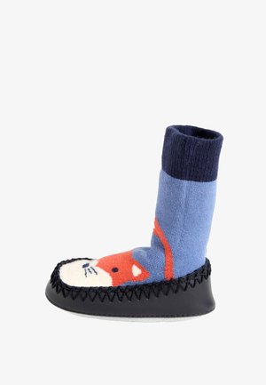 Calzino pantofole blu e blu scuro per bambini piccoli con design della faccia di volpe rossa e suola nera cucita per uso interno.