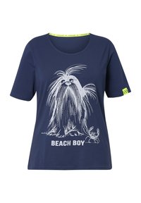 Námořnické bavlněné tričko s krátkým rukávem, na kterém je bílé grafické znázornění chlupatého tvora a kraba, doplněné textem "BEACH BOY." Neonově žlutý límec.