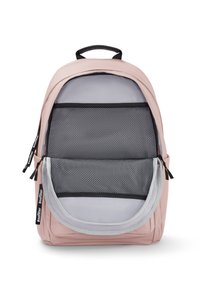 Zaino rosa chiaro dalla forma arrotondata, con una tasca in rete grigia e dettagli neri. Realizzato in tessuto dalla consistenza liscia. Chiusura con zip.