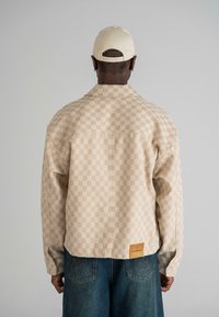 Thumbnail Image 4