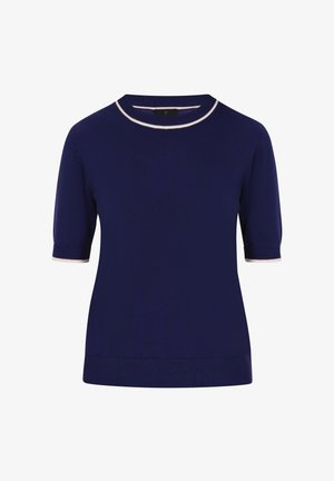 Marineblauwe sweater met korte mouwen en een ronde hals. Kenmerkt zich door een contrasterende lichtere rand bij de halslijn en mouwen. Glad textuur.