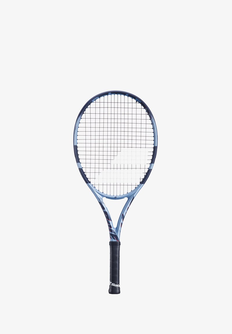 Tennisschläger mit blauem und schwarzem Rahmen, ovaler Form und schwarzem Griff. Besitzt einen bespannten Kopf und ein elegantes Design mit dezenten Akzenten.