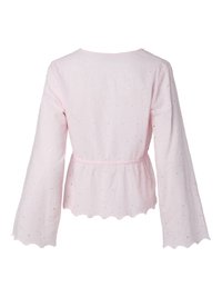 Blouse rose clair à manches longues avec broderie florale en œillets, ourlet festonné et taille froncée, vue de dos sur fond blanc.