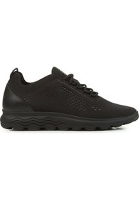 Scarpa sportiva nera con tomaia in tessuto a maglia, motivo testurizzato, design con lacci e suola imbottita con linee curve sul fondo.