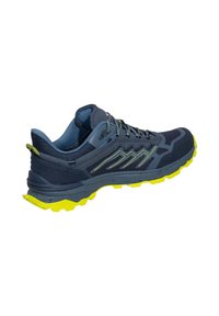 Marineblaue und gelbe Trailrunning-Schuhe mit einem Obermaterial aus Mesh, strukturierten Akzenten und einer robusten Sohle mit tiefen Profilen für besseren Halt.