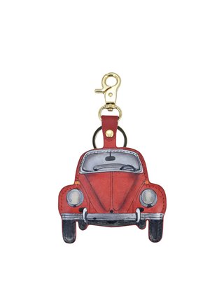 Roter Leder-Schlüsselanhänger in Form eines klassischen Autos, mit einem goldenen Metallclip, einem runden Ring und sorgfältig bemalten Akzenten an Scheinwerfern und Fenstern.