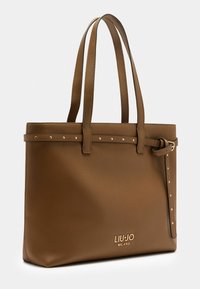 Pruun nahast kott kahekordsete sangadega, dekoratiivsete nögisevöödiga detail ja kuldne "Liu Jo Milano" logo esiküljel.