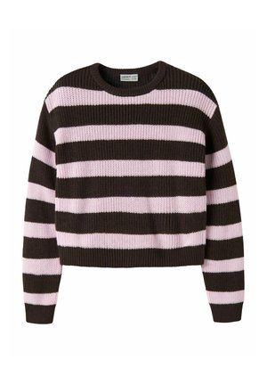 Pull en maille à manches longues avec larges rayures horizontales noires et rose clair et col rond.