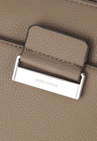 Gerry Weber TALK DIFFERENT  - Borsa a tracolla - taupe