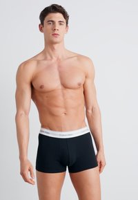 Calvin Klein Underwear TRUNK 5 PACK MODERN COTTON - Calzoncillos - black/white