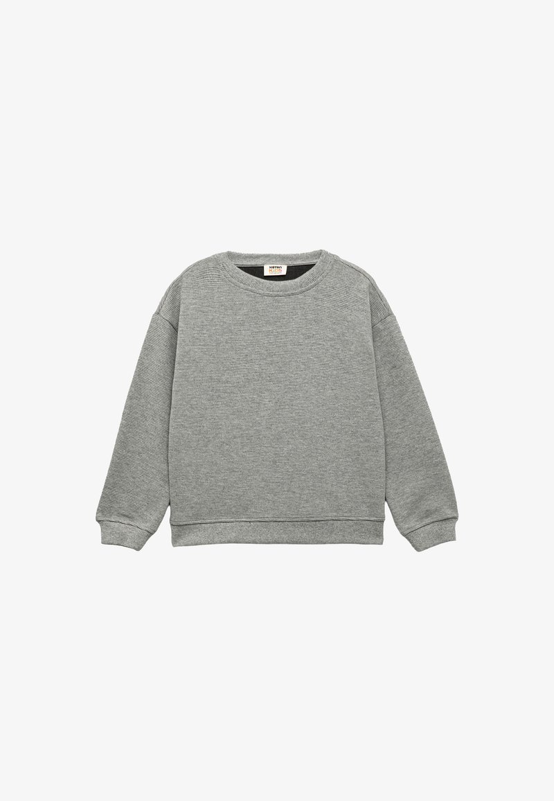 Sudadera gris de tejido texturizado, con un cuello redondo, puños y dobladillo acanalados, de corte holgado y sin patrones visibles.