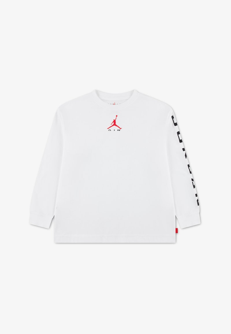 Chemise blanche à manches longues avec logo Jumpman Air rouge sur la poitrine et texte noir "JORDAN" sur la manche droite. Aucun fond visible.