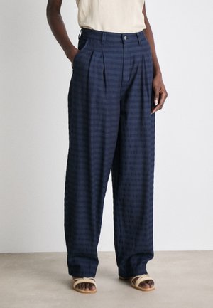 Mads Nørgaard BLUST PARIA PANTS - Hlače - deep well