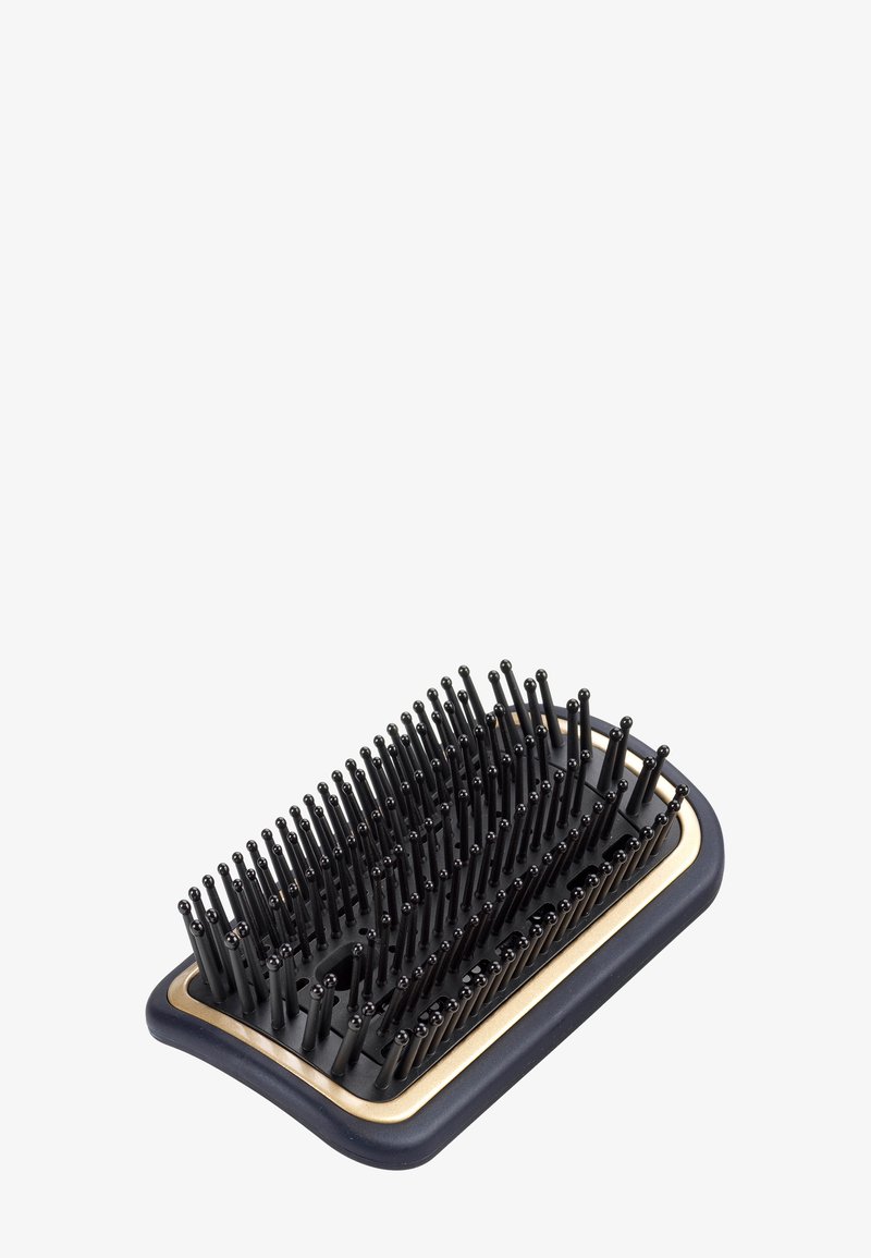 Hårbørste med rektangulær form, utstyrt med svarte plastbørster på en gullmalt base, omkranset av et buet navy blå håndtak.