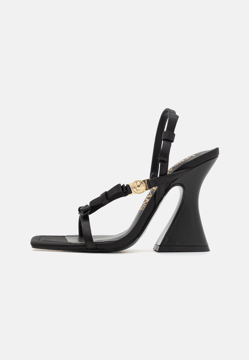 Versace Jeans Couture - FONDO KIRSTEN SHOES - Sandaler - black, Forstørre