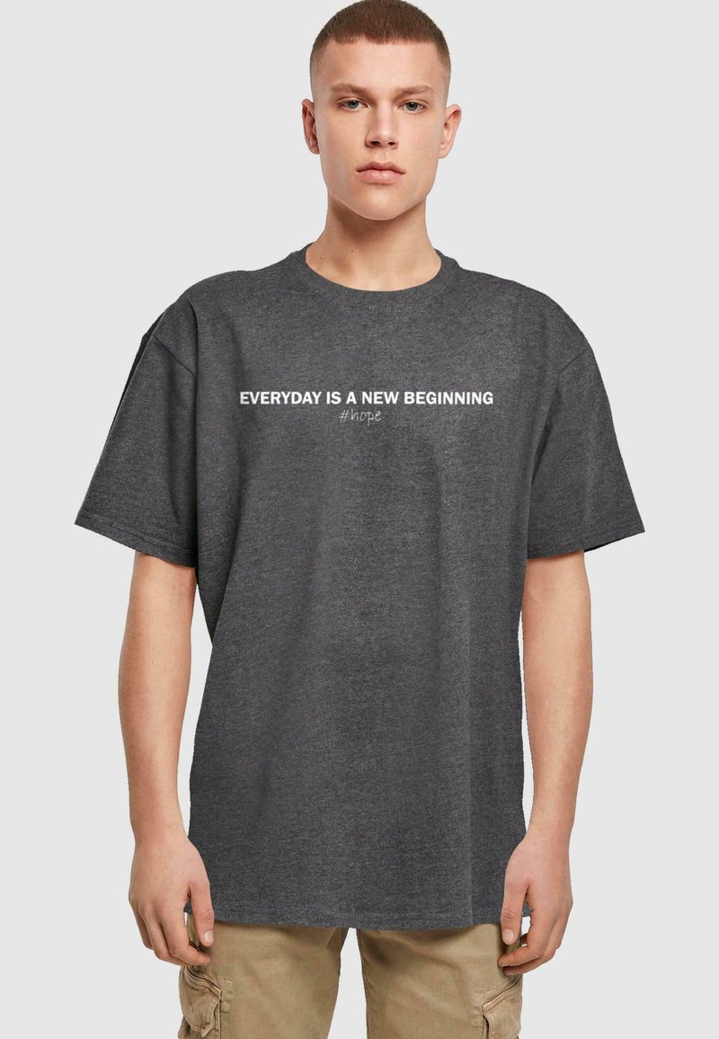 Merchcode HOPE HEAVY OVERSIZE - T-shirts print - charcoal