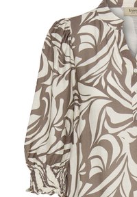 Bluza smeđe i krem boje s cvjetnim uzorkom, naboranim dugim rukavima s elastičnim manšetama, kopčanjem na gumbe sprijeda i ovratnikom.