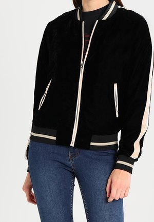Kurtka Bomber