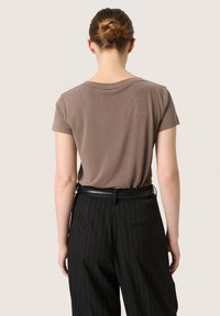 Soaked in Luxury COLUMBINE V-NECK - T-shirt - bas - morel