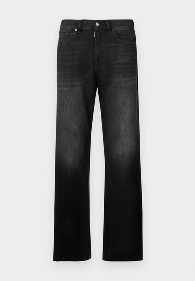 Μαύρο τζιν με ίσια γραμμή, κλείσιμο με κουμπί και φερμουάρ μπροστά, δύο μπροστινές τσέπες και θηλιές για ζώνη.