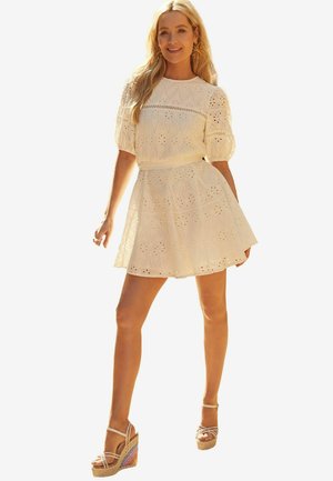 Love & Roses BRODERIE PUFF SLEEVE REGULAR FIT - Rochie de zi - white