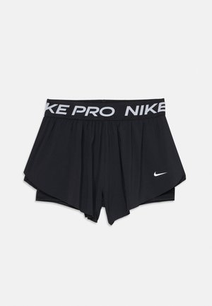 Czarne spodenki sportowe Nike Pro z szerokim elastycznym pasem, z wyraźnym białym napisem "NIKE PRO" oraz małym białym logo Nike po boku.