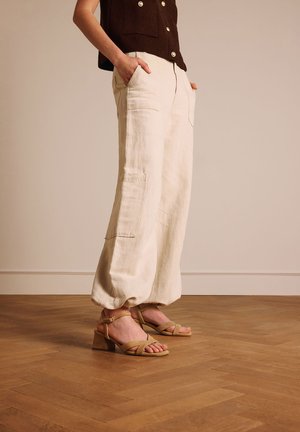 Manfield, Sandals - beige
