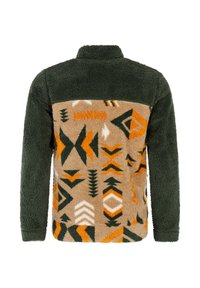 Dunkelgrüne Fleecejacke mit beigem Einsatz auf dem Rücken, der orangefarbene, schwarze und weiße geometrische Tribal-Muster aufweist, langen Ärmeln und Stehkragen.