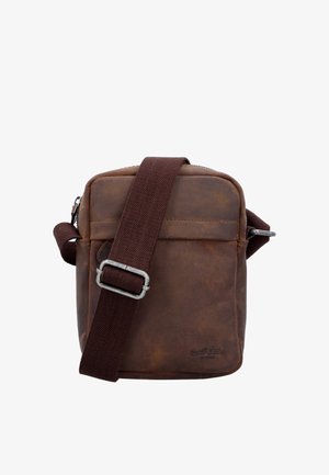 Kleine braune Umhängetasche aus Leder mit verstellbarem, dunkelbraunem Stoffriemen und vorderer Reißverschlusstasche.