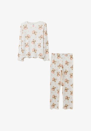 Kinderen's witte pyjama in twee delen met lange mouwen en broek, met een patroon van teddyberen die roze harten vasthouden en kleine roze harten.