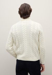 PIOMBO TURTLENECK REGULAR FIT WITH JACQUARD PATTERN - Jumper - optical white