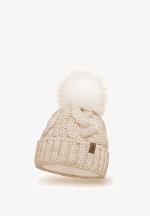 Pletená čepice v krémové barvě s copánkovým designem, která má velkou, nadýchanou bambulku na vrchu a kontrastní žebrovaný lem.