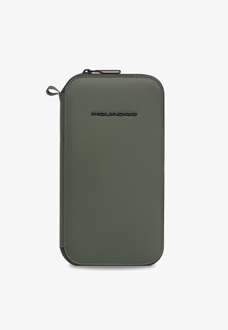 Bolsa rectangular verde de cuero con cremallera y logo negro "Piquadro" centrado en el frente, con un pequeño lazo en el lado izquierdo.