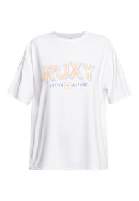 Biela tričko s krátkym rukávom, na ktorom je nápis "ROXY" v oranžovej a modrej farbe a pod ním nápis "ACTIVE BY NATURE", vyrobené z jemnej, ľahkej tkaniny.