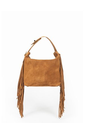 Brązowa zamszowa torebka z długimi frędzlami po obu stronach oraz pojedynczym uchwytem górnym z klamrą.