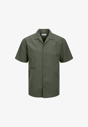 Košeľa s krátkym rukávom v olivovozelenej farbe, vyrobená z ľahkej tkaniny; má klasický golier a päť predných gombíkov.