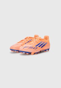 adidas Performance F50 CLUB - Kopačky na pevný povrch - beam orange/lucid blue/white