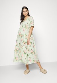 Pieces Maternity PMNYA MIDI DRESS - Vestido de malha - light green