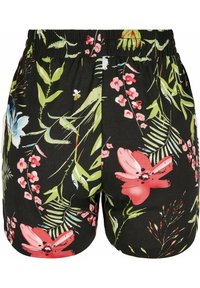 Černé šortky s živým květinovým vzorem, který zahrnuje růžové a modré květiny, zelené listy a elastický pas pro pohodlí.