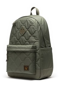 Zeleno torba s preklopom od jastučića s teksturiranim uzorkom, ravni prednji džep, ojačan dno i ukrasna oznaka loga. Podešive naramenice.