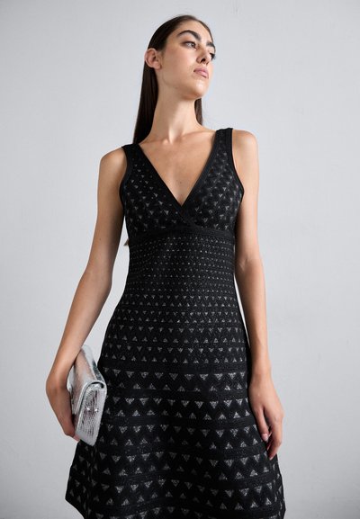 Emporio Armani VESTITO - Svetríkové šaty - nero