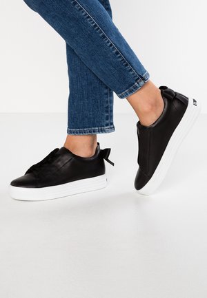 Sneakers - black