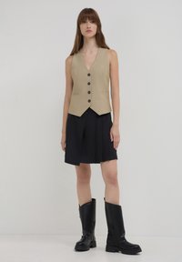 Calliope Smanicato - beige