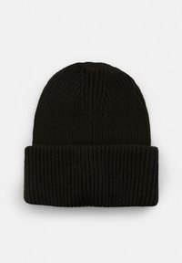 Zwarte gebreide beanie muts met een geribbelde textuur en een opgerolde rand. Heeft een naadloos ontwerp aan de bovenkant en is gemaakt van zacht, rekbaar materiaal.